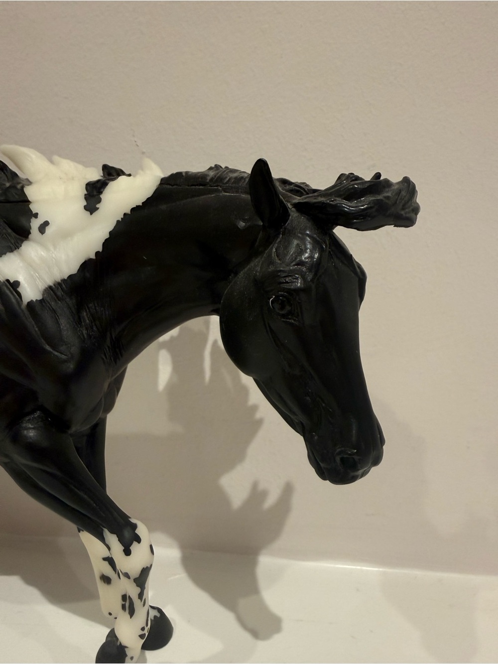 Breyer traditional “Paint me a Pepto” Model horse - Picture 6 of 9